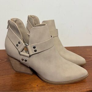 Dolce Vita Kaylie Harness Ankle Booties Beige Silver Western Bohemian NEW